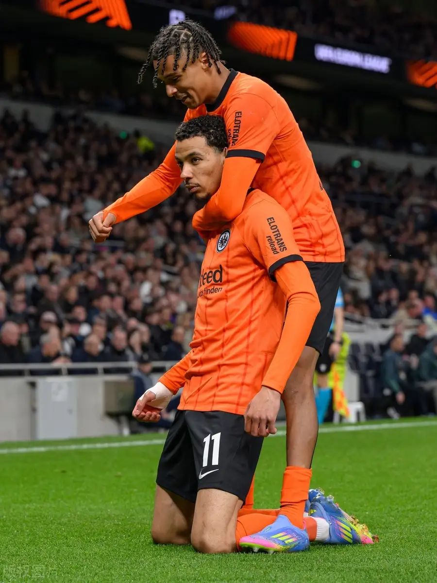 米兰体育官网-法兰克福训练开放日，赛前遗憾出局引欢呼，欧联在即，纪律约束更严格(法兰克福欧联杯夺冠历程)