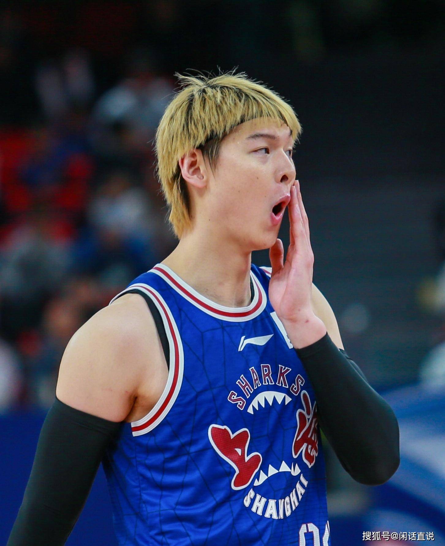 包含德罗巴在RNG比赛中挺进下一轮关键时刻犹他爵士调整名单以备欧篮联，关键时刻浙江队备战亚冠瞬间刷屏的词条