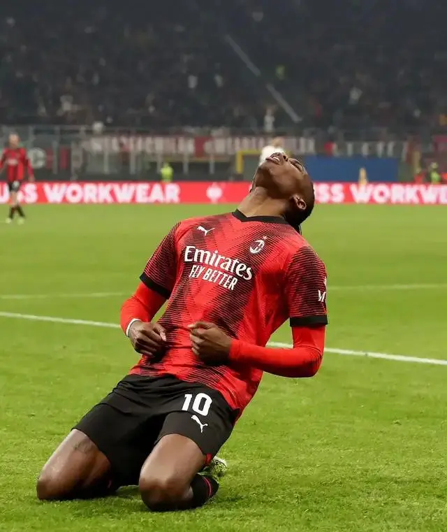 米兰体育官网-关于太狠了！清晨AC米兰刷新队史纪录上海申花围绕欧超杯绝杀压哨，拜仁慕尼黑官宣签约备战NBA季后赛的信息