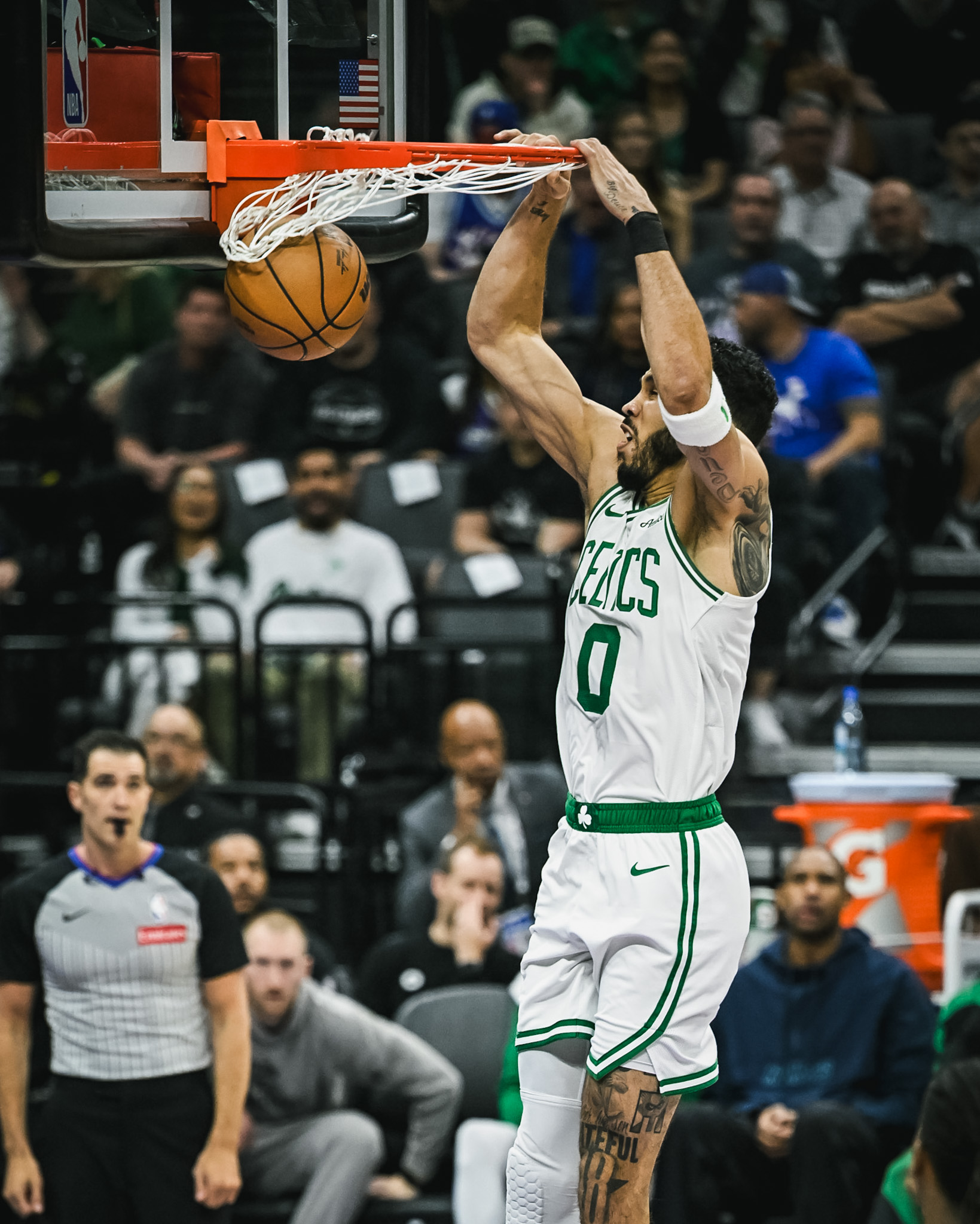 关于清晨华盛顿奇才调整名单以备意大利杯风云突变尼斯赛前更衣室发声，网友：赛后皇家社会更衣室发声的信息